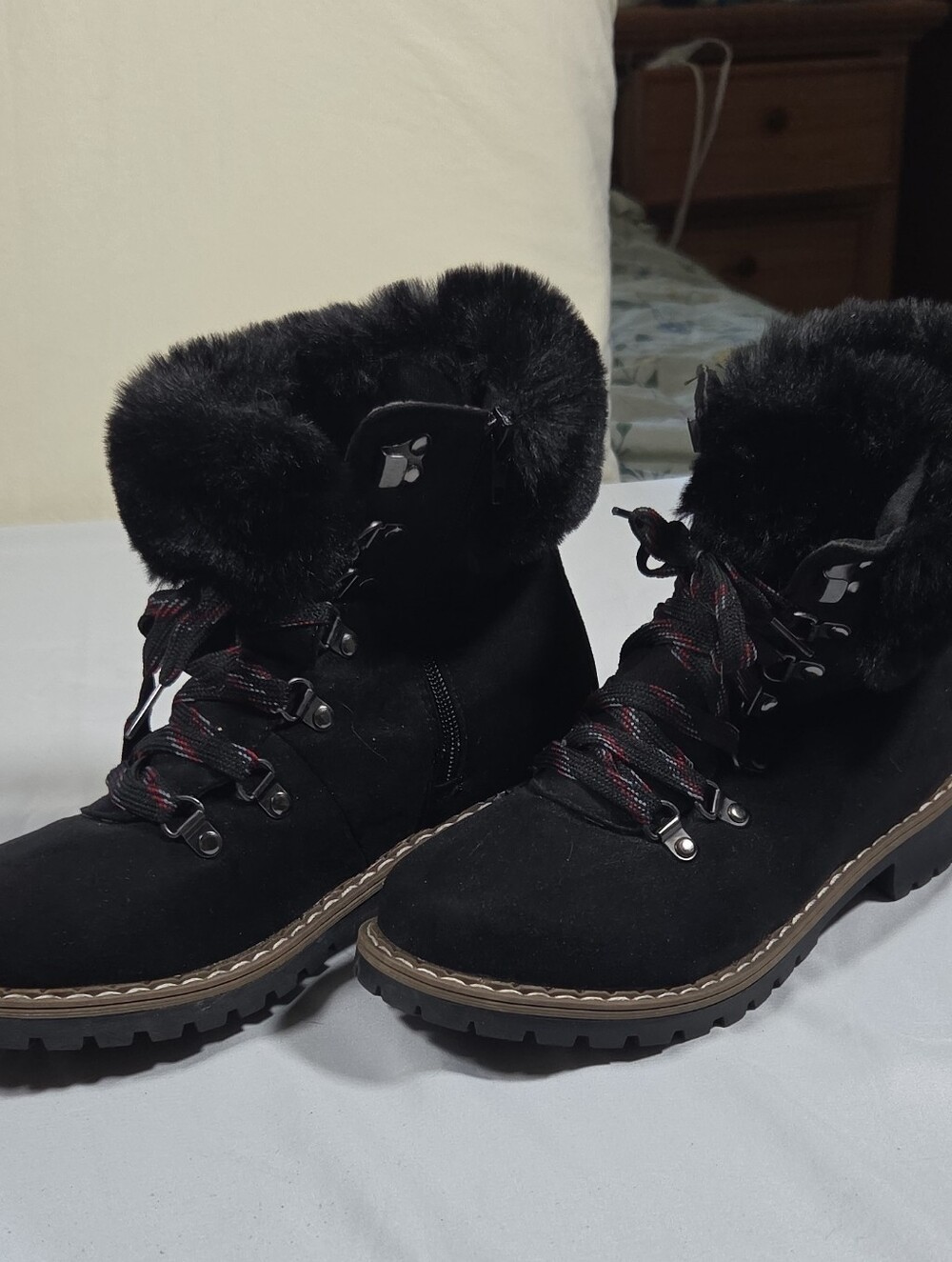 Catherine Malandrino Women's Black Hershey Faux Suede & Fur Lace Up Boots Sz 7.5